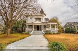 Lee Street Inn: Full View Front