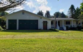 Lots of Room for Guests and Beautiful Views!: Front of home