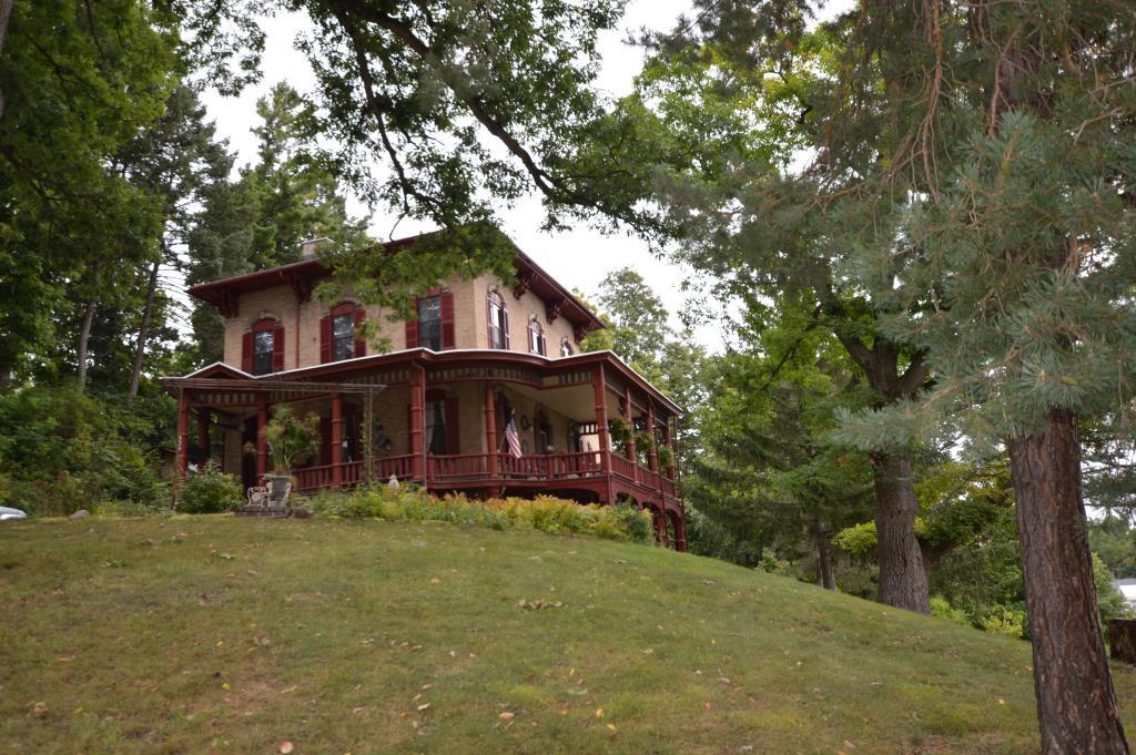 Union Hill Inn Bed and Breakfast Ionia, MI Inn for Sale