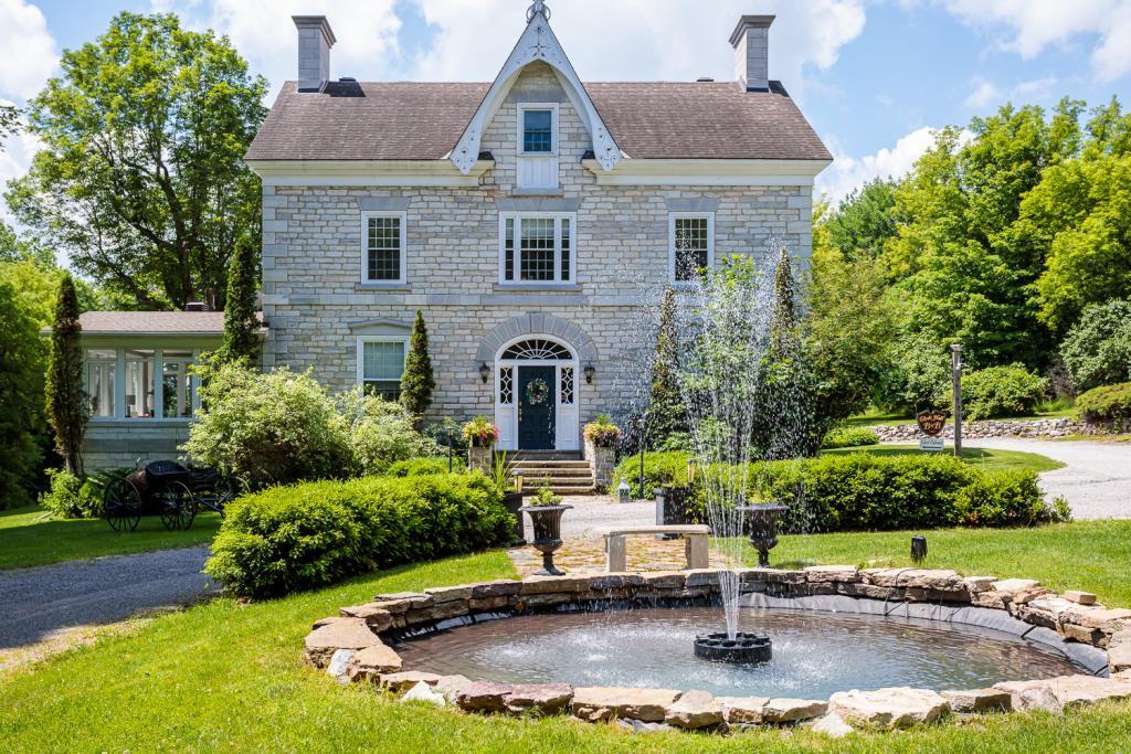 Clyde Hall B&B / Caldwell Manor Lanark, ON Inn for Sale