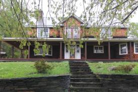 Poplar Hill Estate: farmhouse