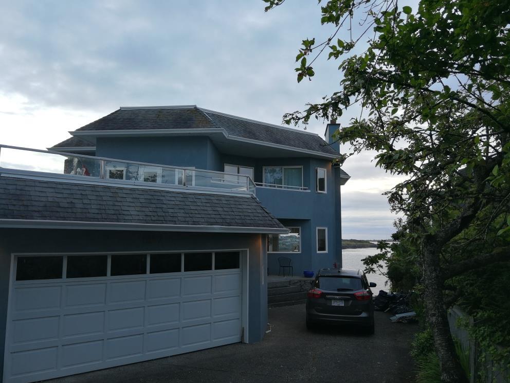 Beautiful Waterfront airbnb Victoria, BC Inn for Sale