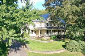 Shelburne Farmhouse: 