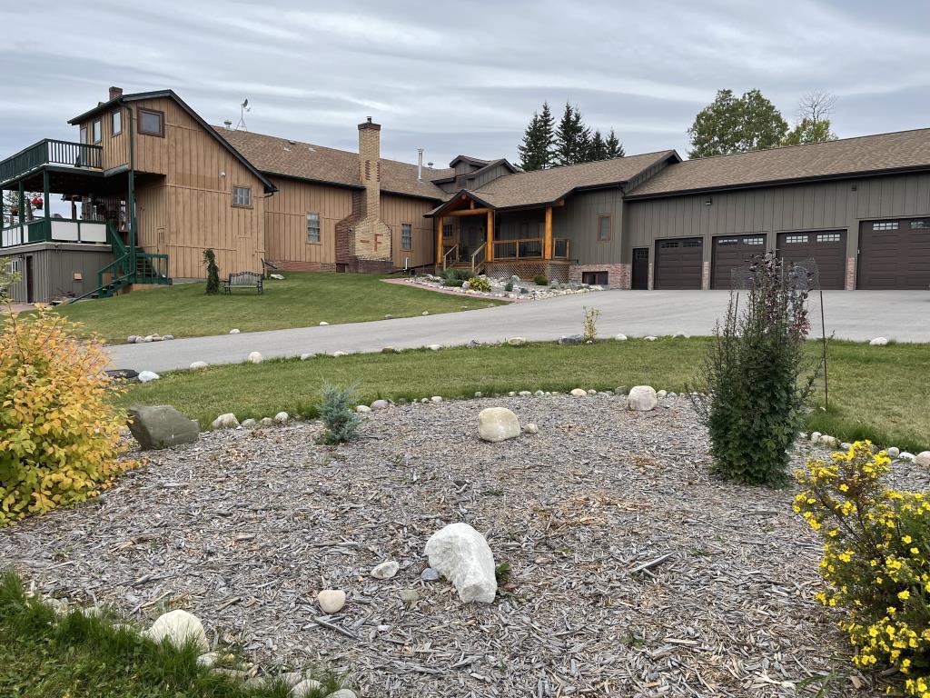 Bar F Ranchhouse B&B Hinton, AB Inn for Sale