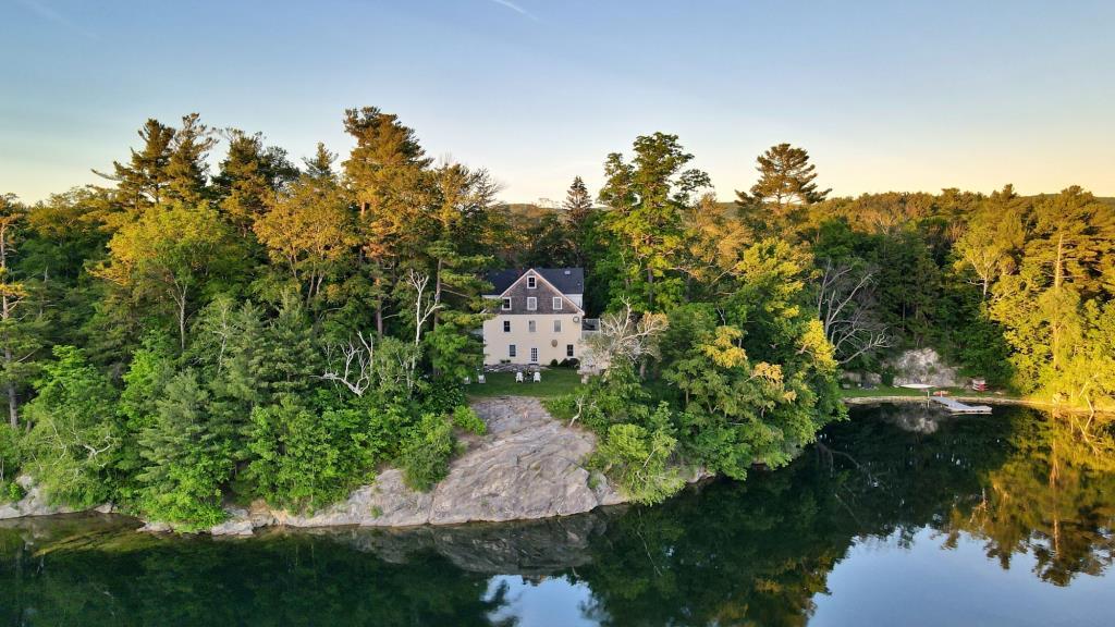 lakehouse inn lee ma