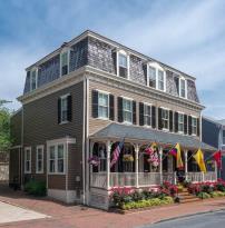 Flag House Inn: Exterior