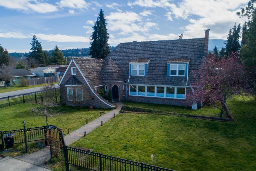 The Mustard Seed (1936) Sequim, WA Inn for Sale