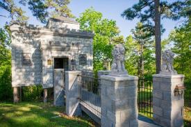Solid Financial Property in Eureka Springs, AR: 