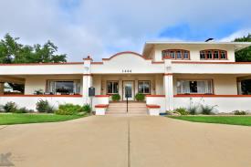 The Lovely Mulberry Manor in Sweetwater, Texas: Mulberry Manor