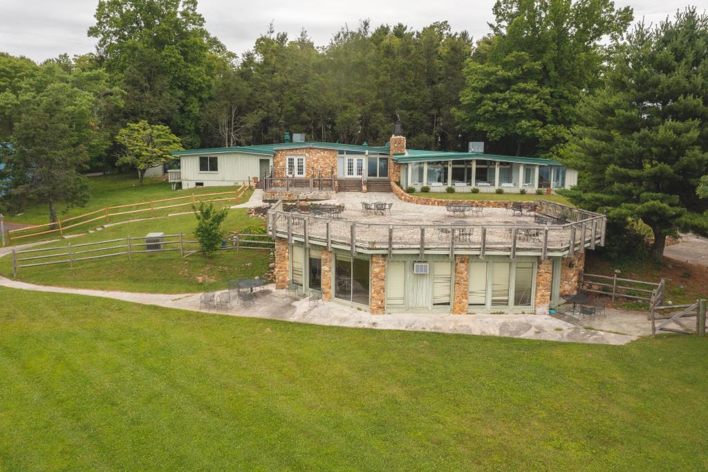 Virginia Lodge and Cabin For Sale At Auction Hillsville, VA Inn for Sale