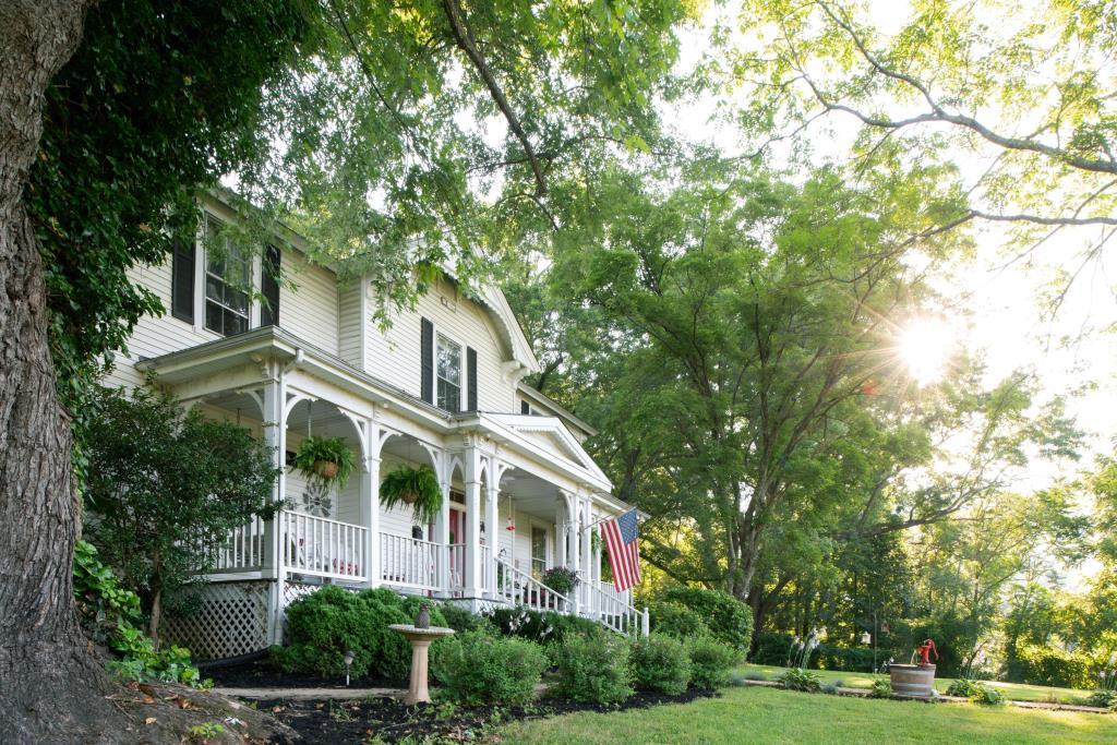 Orchard House B&B and event venue Lovingston, VA Inn for Sale