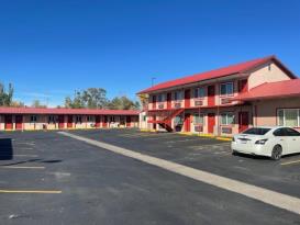 Valley Motel: Front view