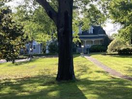 Rose House Inn: Main Inn and Cottage