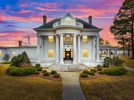 Bed and Breakfast with Marina in Belhaven, NC: 