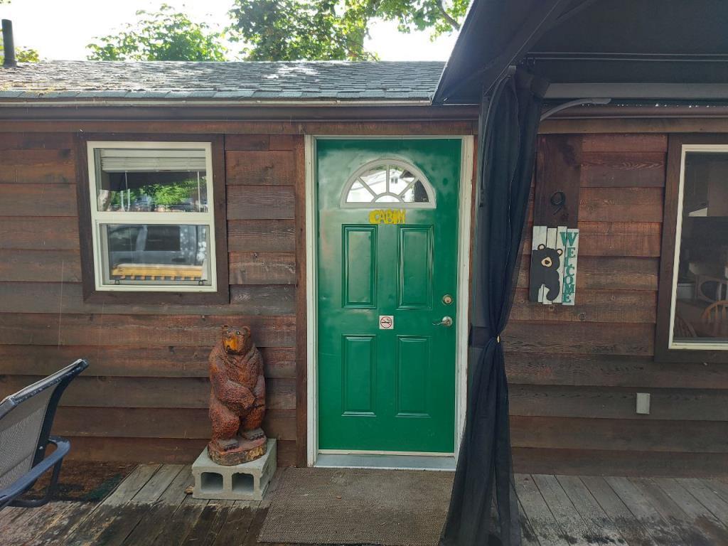 Blue Mountain Lodge Christina Lake, BC Inn for Sale