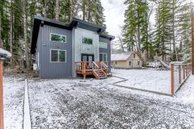 109 Osborn Rd, Ashford, WA 98304: 