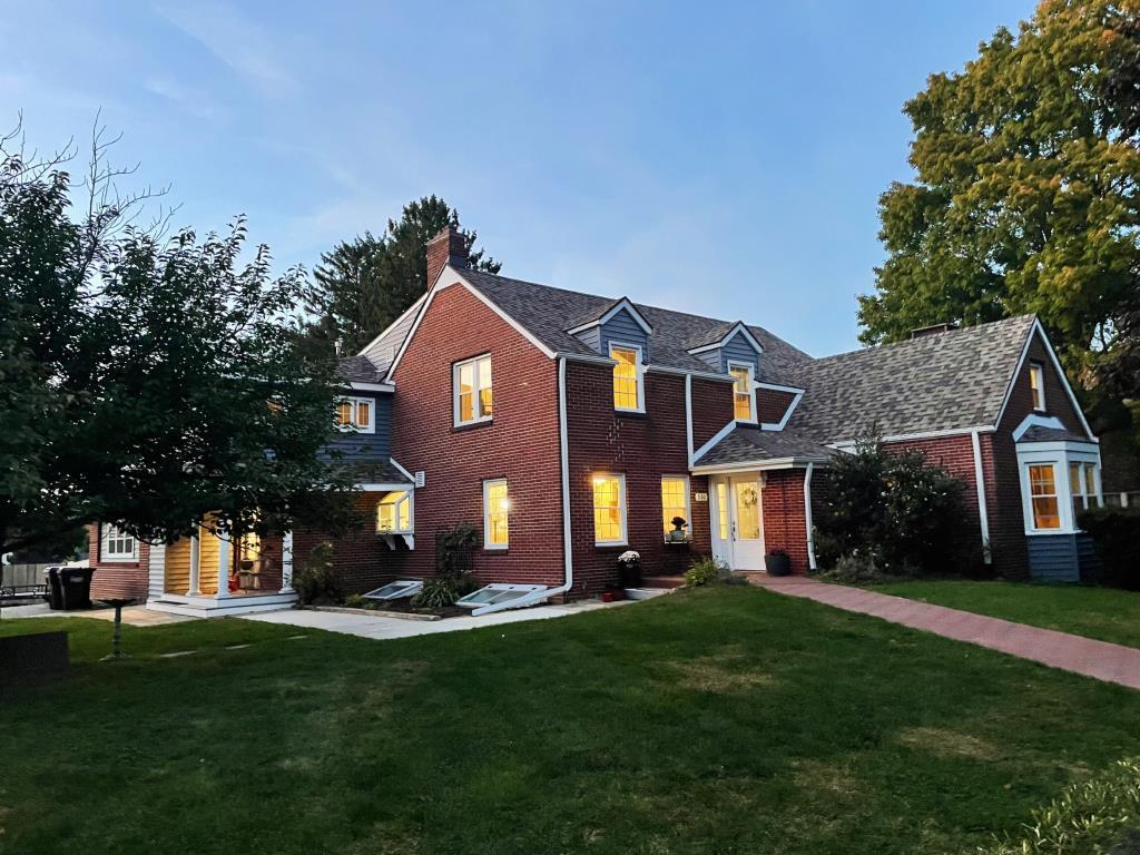 jackson-michigan-farmhouse-jackson-mi-inn-for-sale
