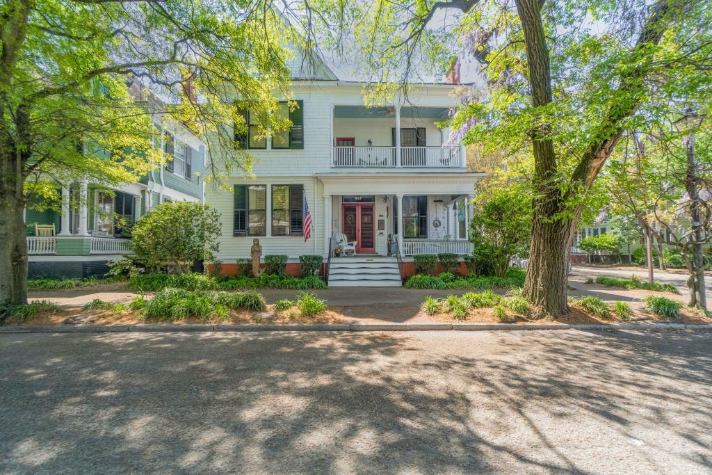 Mermaids Porch Portsmouth, VA Inn for Sale