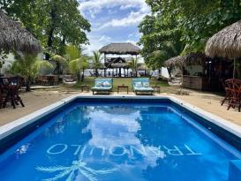 Hotel Tranquilo: Pool and 2-Story Beachfront Rancho