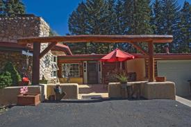 Blue Spruce Inn & Caboose: 