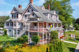 Grand Historic Berkshire Village Inn: 