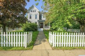 Batterby House: Front Yard 