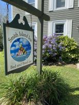 The Smith Island Inn: Front of the property 