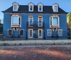 Williams House: 