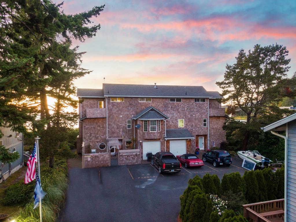 Siletz Bayfront B&B Lincoln City, OR Inn for Sale