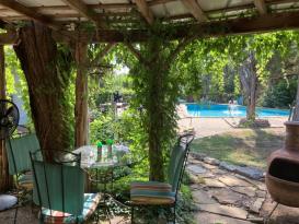 Casa del Sol Bed and Breakfast: Entry into the courtyard