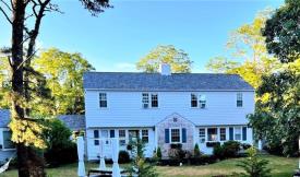 Seagrove: Front of Inn