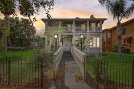 114 Live Oak St: Live Oak