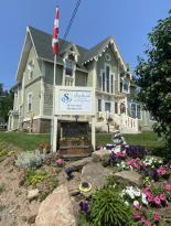 Seabank House Bed and Breakfast: Seabank from road