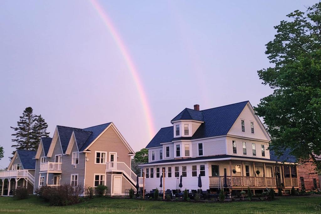 Bay of Fundy Boutique Hotel for Sale St. Martins, NB Inn for Sale