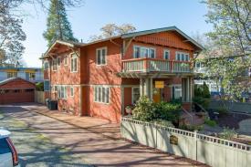 Lady Geneva Bed & Breakfast: front
