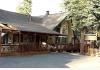 Mountain Top Bed and Breakfast: Front view from street