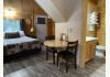 Caribou Cabins: Interior of large cabin