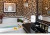The Nordic Pineapple Bed and Breakfast: Blue Ram Bathroom