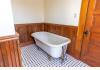 Slater Heritage House: Clawed foot tub