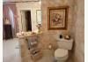 CROCKETT WHITE HOUSE: bath