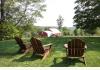 Maple Hill Farm Inn and Conference Center: Relaxing front yard with Barn beyond