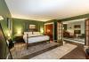 The Harlow House: 