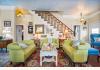 Abbey House Inn: Parlor