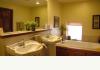 La Ville Inn: guest bath 3