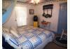 Chateau D' Terre Bed & Breakfast: Blue Bedroom