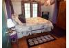 Chateau D' Terre Bed & Breakfast: Purple Bedroom