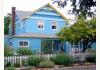 Blue Moon Bed and Breakfast: Front yard view