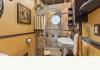 Pettigru Place Bed and Breakfast: guest bath 1