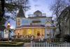 Sara's Inn: Front View