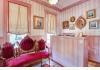 Sara's Inn: Front Desk